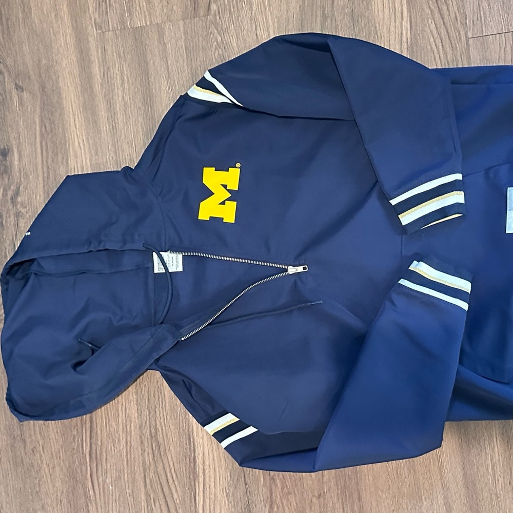 U OF M hooded half zip